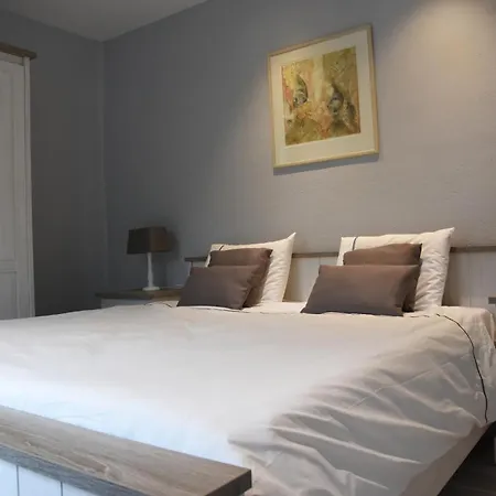 Claire Fontaine Appartement